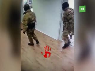 Обыски в красном и белом