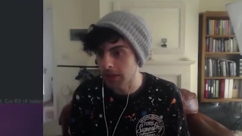 Мама пыталась не спалиться на стриме