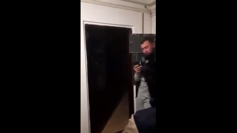 Прострелил колено коллектору