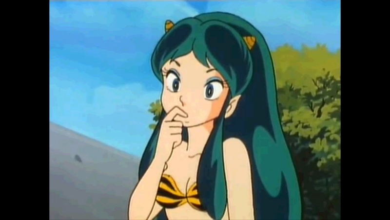 Фемка писает стоя