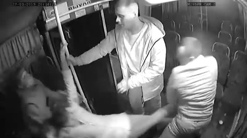 В бийске две девушки попытались дать отпор пьяным дебоширам в автобусе №36 (инцидент бийск)