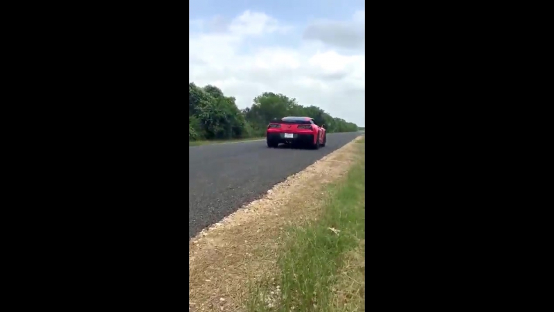 Новоиспеченный владелец спорткара chevrolet corvette не справился с управлением