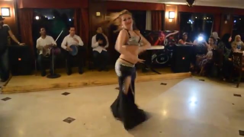 رقص مصري بالملابس الداخلية من الراقصة شمس