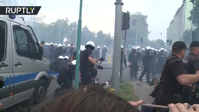 В польше прошли протесты против гей парада