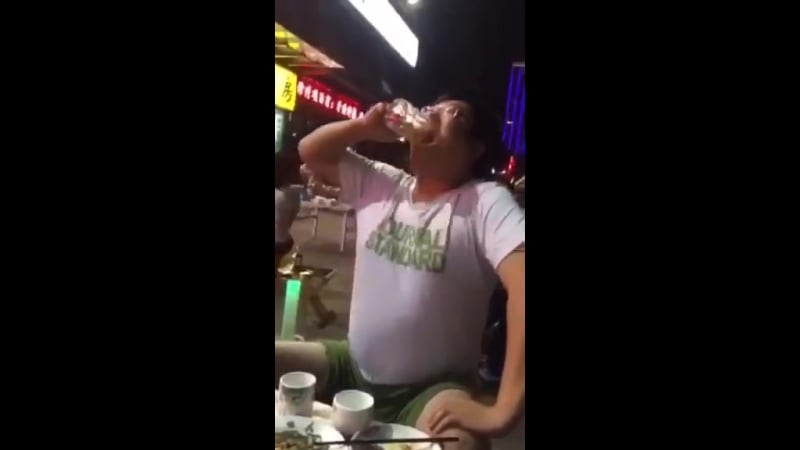 Утолил жажду между делом!