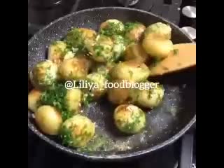 Молодая картошечка с чесночком и укропом