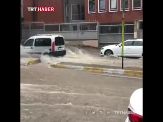 Trt haber on instagram yollar göle döndü araçla 0(mp4) mp4