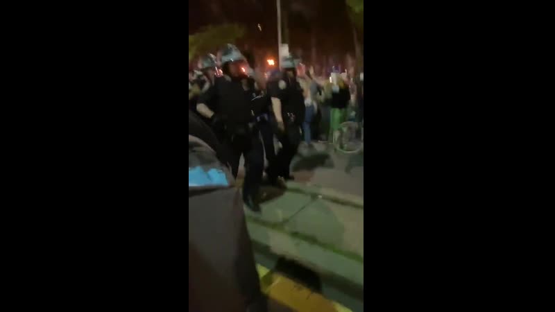 Столкновения сотрудников полиции и демонстрантов в нью йорке