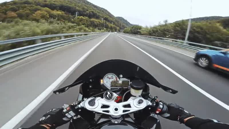 Мото девушка врезалась в отбойник на скорости 180 км в час не зашла в поворот