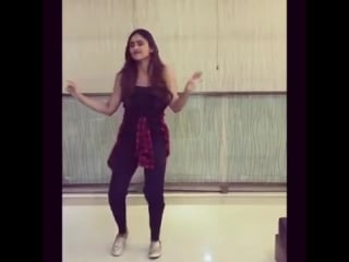 Krystle dsouza accepted beat pe booty challenge by showing her dance