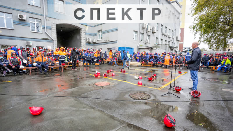 Докеры закидали касками начальство в порту владивостока