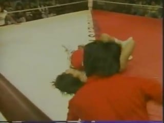 Manami toyota, toshiyo yamada vs las cachorras orientales (akira hokuto, etsuko mita) (8/10/1989)