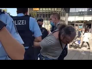 "brutale polizeigewalt gegen einen behinderten und noch manches mehr!!!“ …