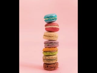 Yes they're ubiquitous but macarons are also a fix париж 26 07 2017