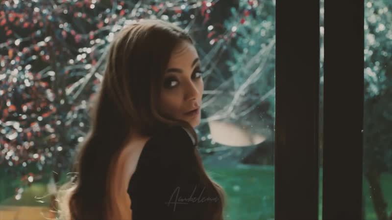 Efsun kent || looking at me || damla sönmez