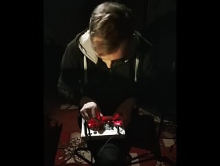 Миша играется с korg volca sample