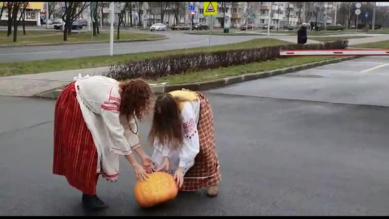 У менску выкацілі гарбуз да расейскай амбасады