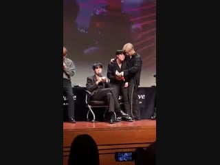 Кормит хёна ’)