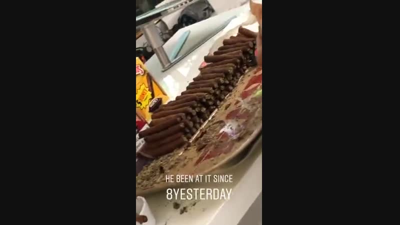 Chief keef нанял профессионального крутильщика блантов