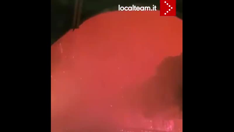 На северо западе италии вспыхнула растительность, из за сильного ветра пожар быстро распространился