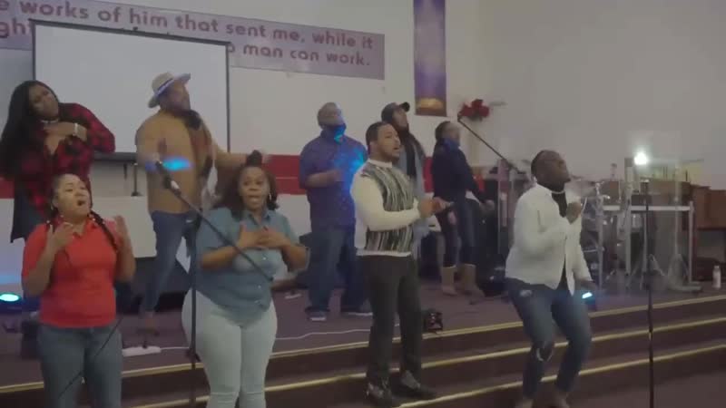 Церковный хор исполняет трек fredo bang и lil durk «the top»