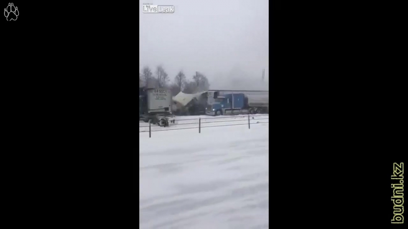 Ёмаё, а хули они перед аварией не встали и не предупреждали водителей