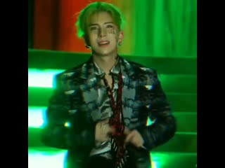 #sehyoon *body rolling to moondance to seduce you*