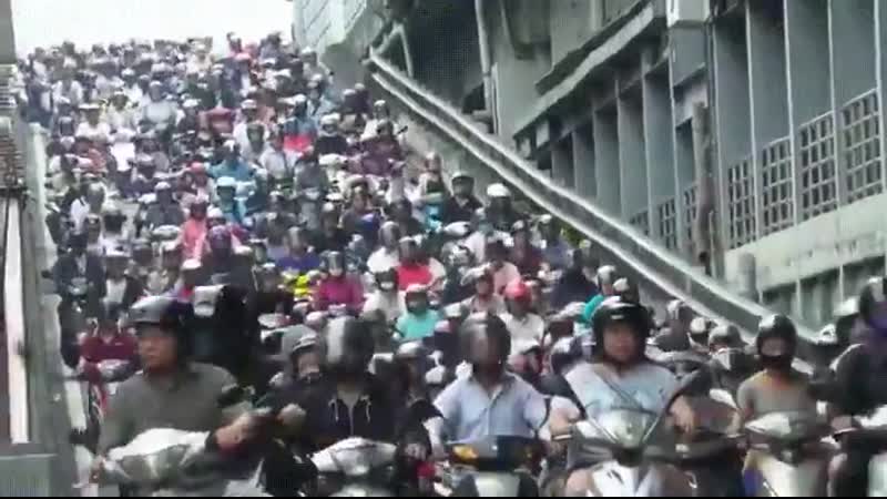 Утренний трафик в тайване (taiwan) мотоциклы заполонили мир мопеды мотобум