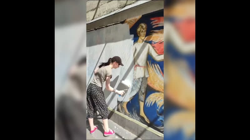 В харькове перемогли есенина харьковчанка закрасила сергея серой краской