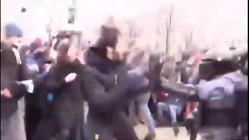 Джумаев сайд мухамад сайд ахмадович, предположительно, дерется с омоном