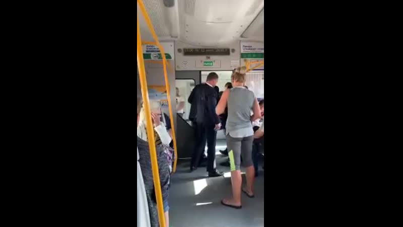 Контролеры вышвырнули человека из электрички