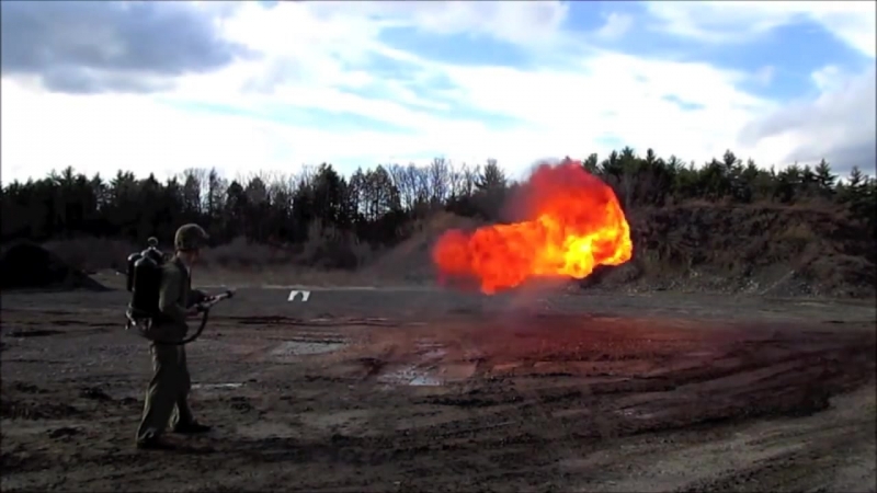 Ранцевый огнемёт м2 2 в действии