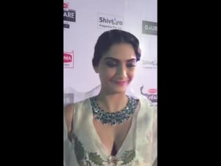 On top of her fashion game, @sonamakapoor walks the #britanniafilmfareawards red carpet in an anamika khanna outfit