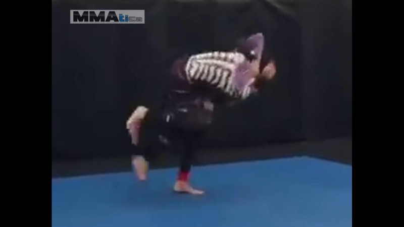 Оху**четкий подхват под две ноги