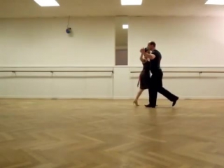 Giro con amague y cambio de peso