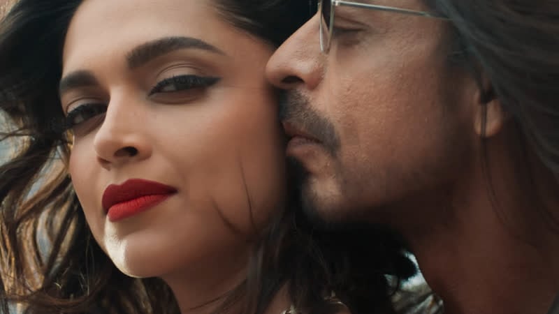 Клип «jhoome jo pathaan» из фильма «патхан | pathaan» шахрукх кхан, дипика падукон, джон абрахам, ашутош рана, димпл кападиа