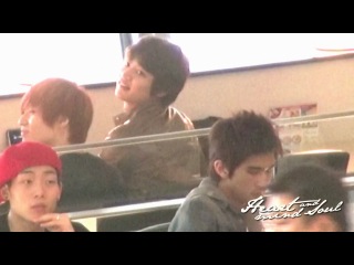 2мin ✰ 110522 [fancam] tаеmin talks with мinhо @ osаka аirport