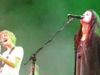 The raconteurs & alison mosshart steady as she goes