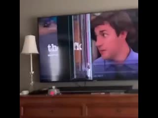 Чувак в телике явно не доволен