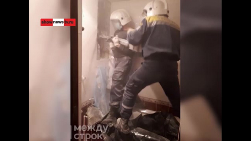 #мужик под молодые забрался в бетонный #колодец и секс от удушья