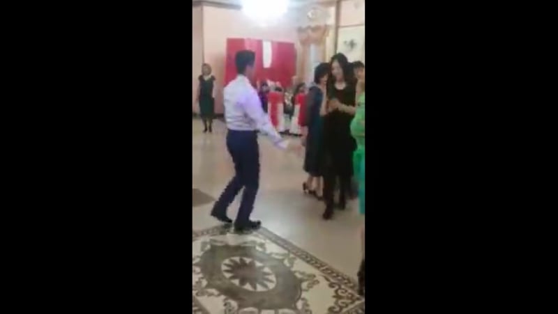 Гүлдана әні тойда хит қой бұл әнге тек осылай билеу керек))