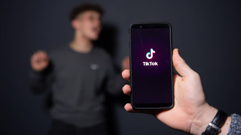 Tik tok обогнал whatsapp по скачиваемости | пародия «топ топ топает малыш»