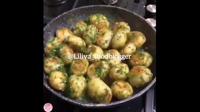 Молодая картошечка с чесночком и укропом