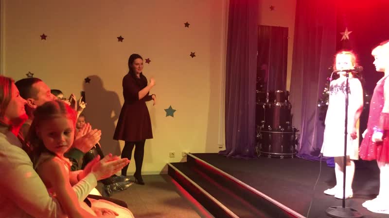 Трио артём кошкин, кудряшова полина, шпаковская дарина песенка про варенье (из м/ф "маша и медведь)