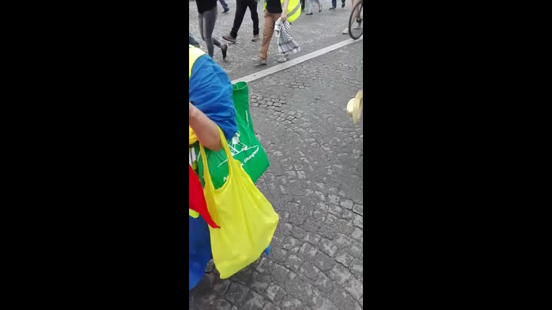 Amie porn video – 20 07 19 l amie flo rencontrer lors de l acte 36 gilets jaunes sur paris, elle est toujours présente mp4