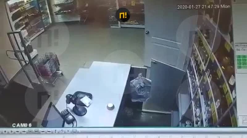 В соликамске мужчина поджег бывшую жену в магазине