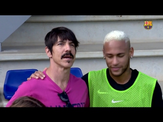 Neymar meets red hot chilli peppers lead singer anthony kiedis