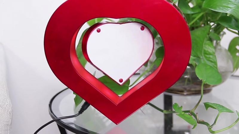 Поступили в продажу необычные, парящие в воздухе фоторамки это будет отличный подарок любимой девушке на 8 марта !