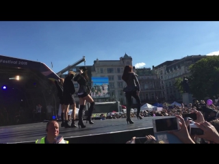 Red Light At London Korean Festival (150809)