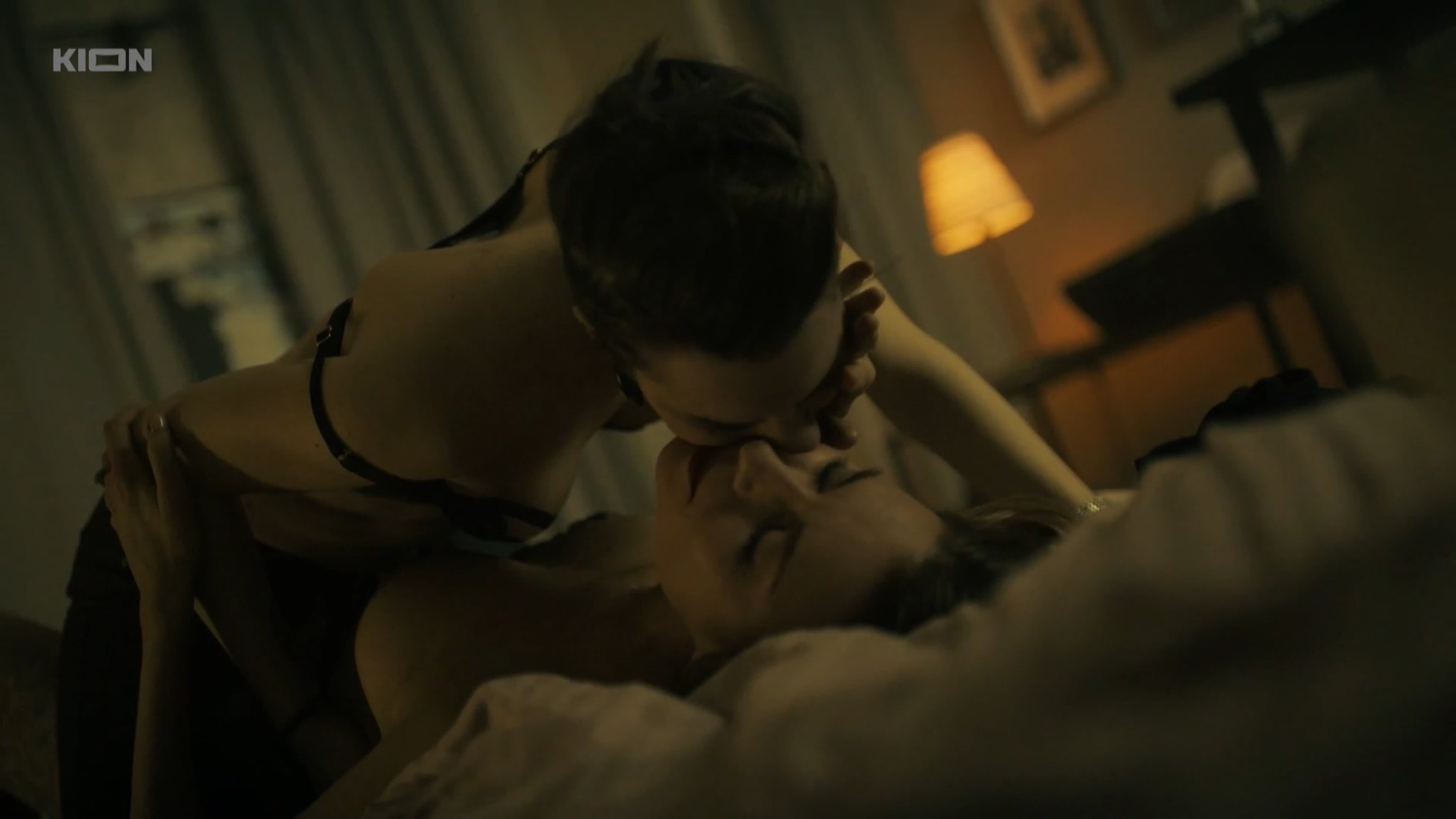 Ukraina uy bekalari porno Sherlyn Stoun bilan barcha jinsiy aloqa sahnalari